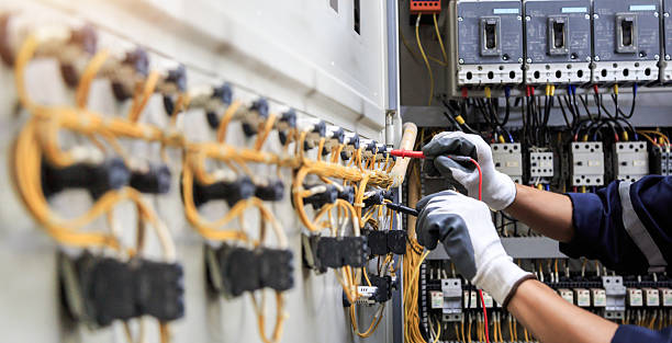 Professional Electrician technician working in New Baltimore, MI